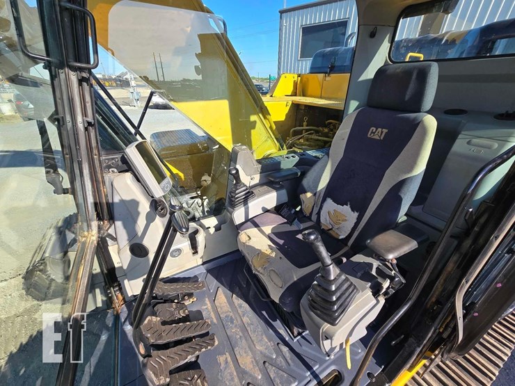 2017-caterpillar-326fl-image-13