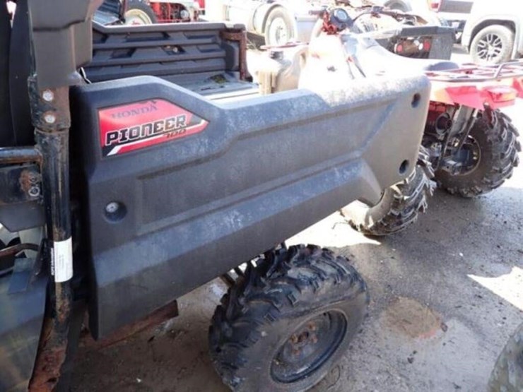 2015-honda-pioneer-700-image-21