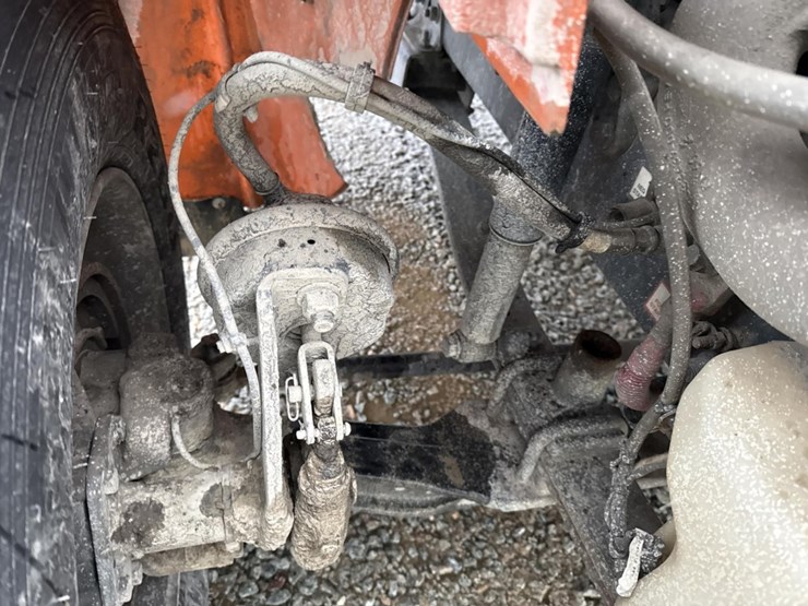 2016-massey-ferguson-8-image-22