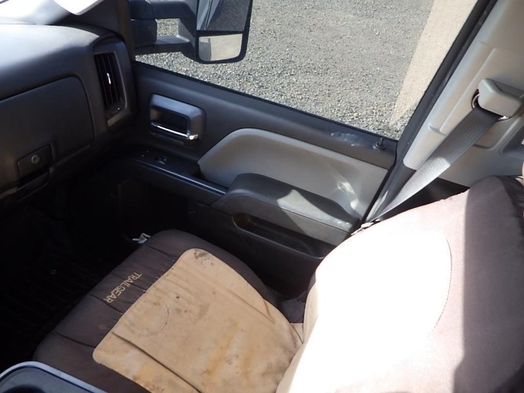 2017-chevrolet-2500hd-image-37