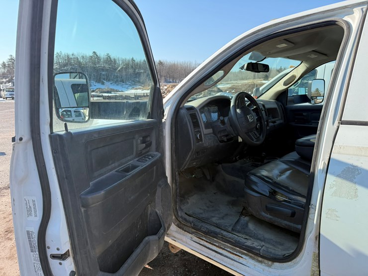 #2034-•-2012-ram-5500-heavy-duty-service-truck-image-44