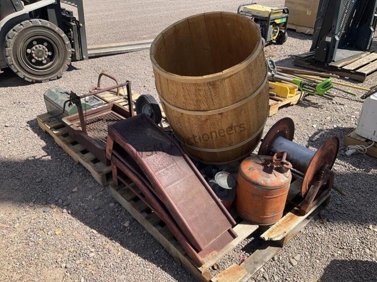 (2)-pallets-of-misc-image-2