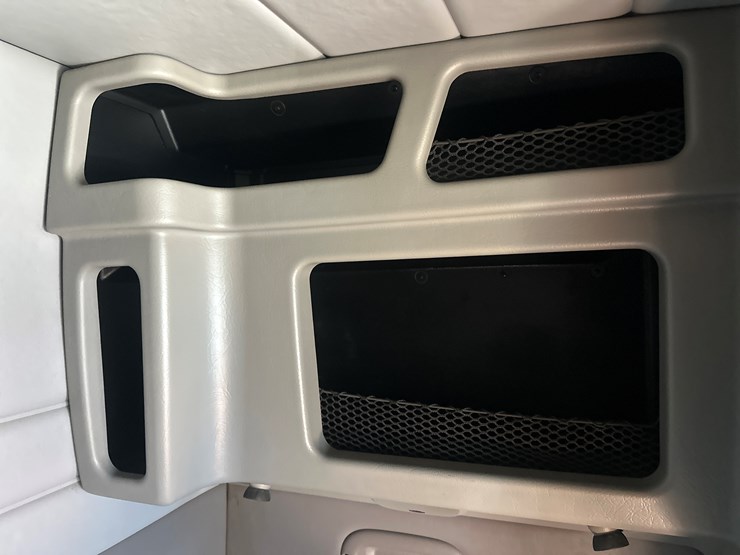 2013-peterbilt-365-image-52