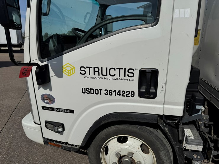 2019-isuzu-nrr-image-12