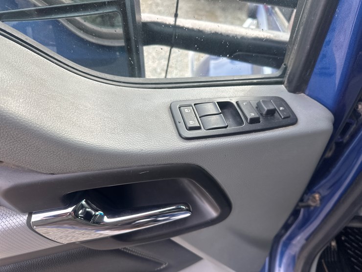 2020-kenworth-t680-image-37