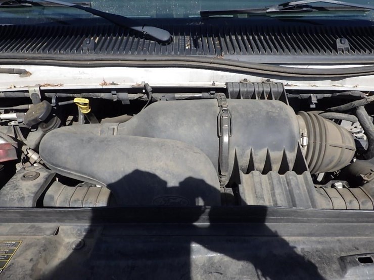 2013-ford-cargo-image-11