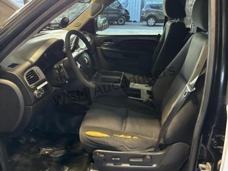 2013-chevrolet-tahoe-image-21