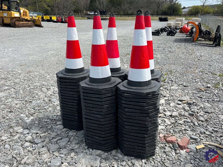 lot-of-100-unused-2026-ce-irstc-safety-traffic-cones-image-3