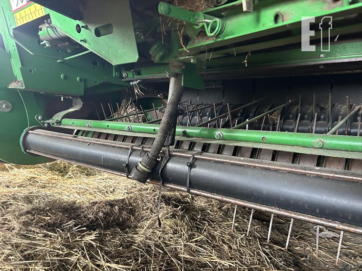 2011-john-deere-568-image-29