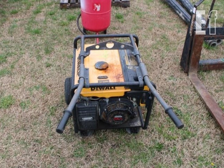 #1109-dewalt-dg7000-generator-has-30a-120vac-2-20a-image-3