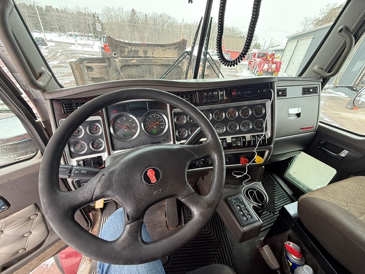 2011-kenworth-t800-image-59