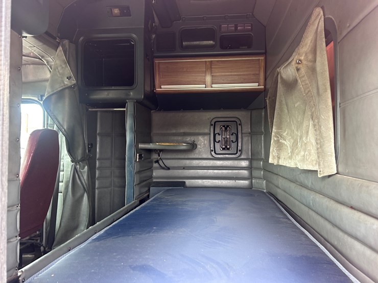 1998-peterbilt-379-image-42