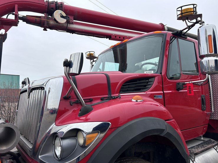 #1690-•-2013-international-7500-6x4-hydro-excavation-truck-image-12