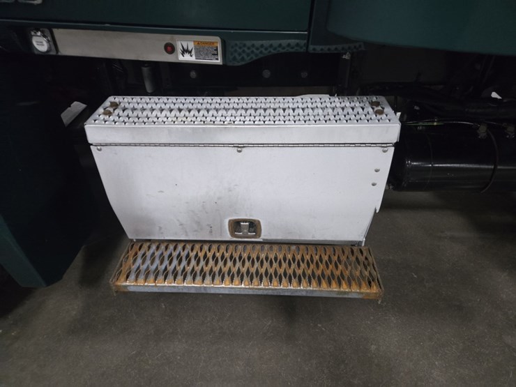 2017-kenworth-t680-image-23