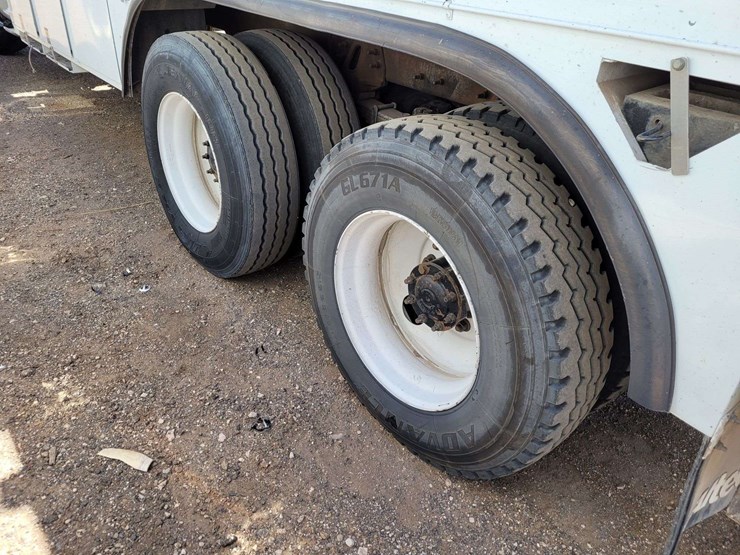 2012-international-7400-image-14