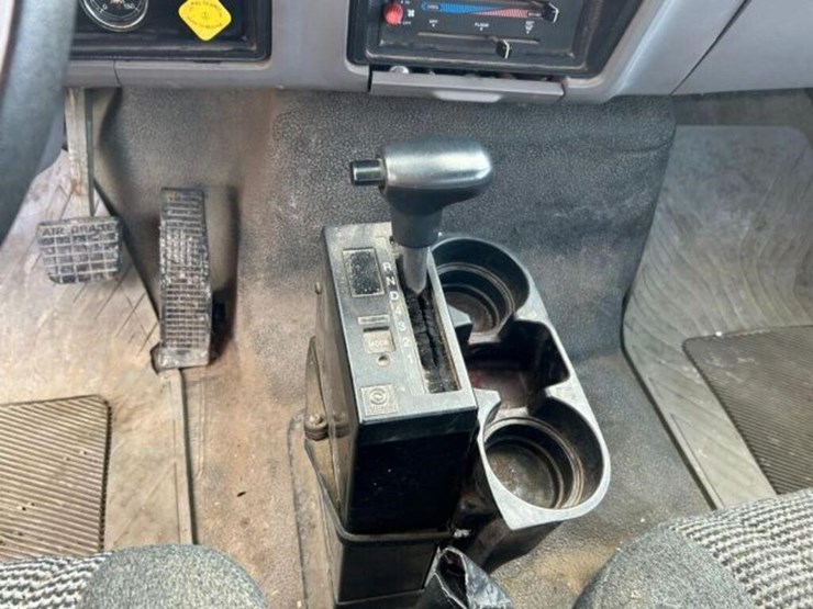 1997-ford-f800-image-15