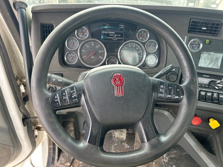 2017-kenworth-t680-image-79