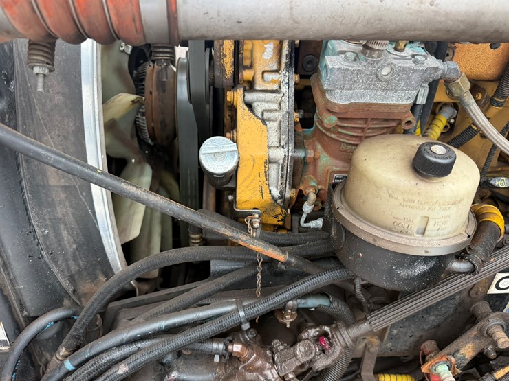 2011-kenworth-t800-image-42