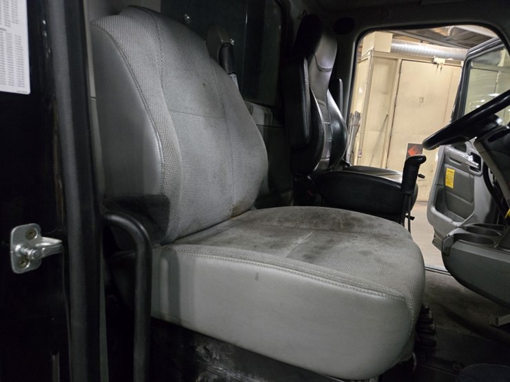 2015-kenworth-t680-image-57