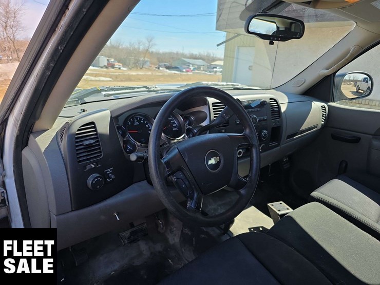 2010-chevrolet-silverado-2500hd-image-19