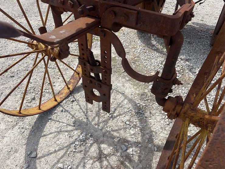 moline-universal-image-30