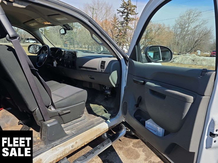 2010-chevrolet-silverado-2500hd-image-28