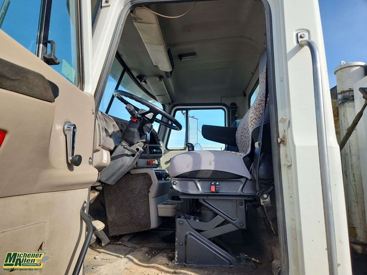 2001-mack-ch613-image-19