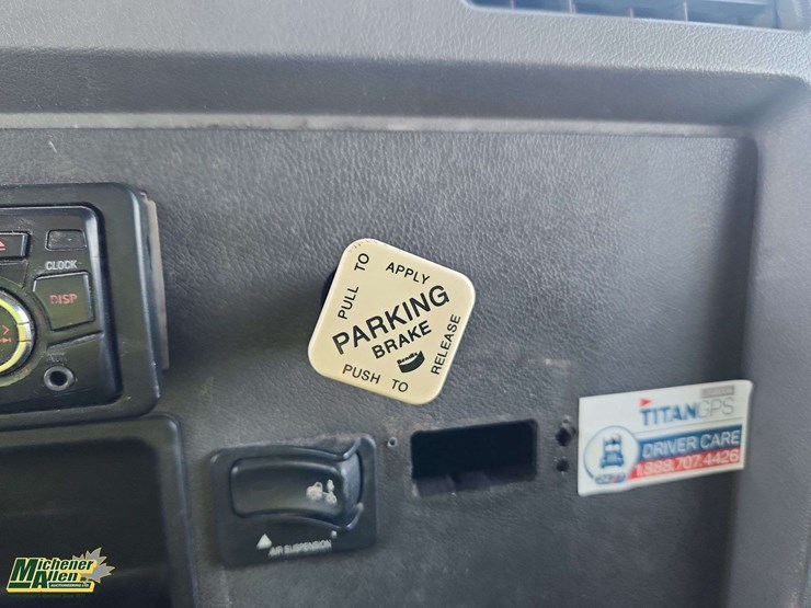 2011-peterbilt-337-image-12