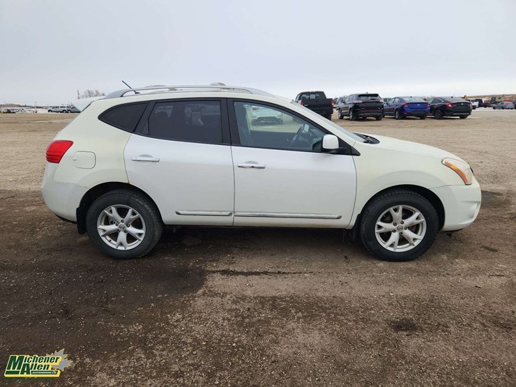 2013-nissan-rogue-image-8