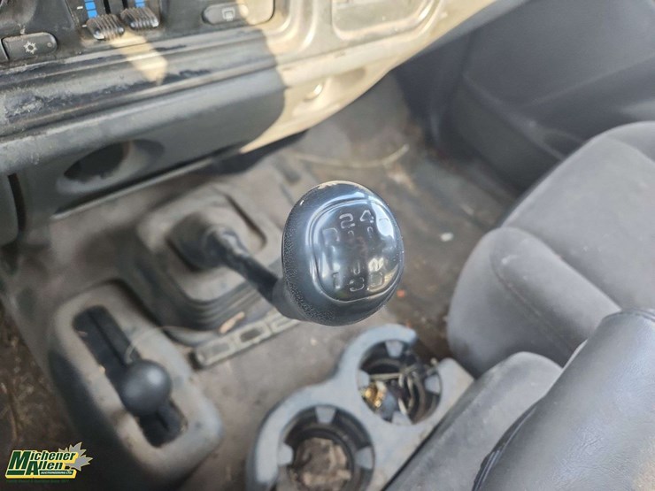 2003-gmc-sierra-3500-image-16