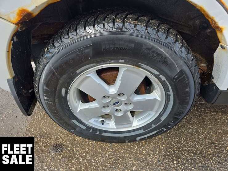 2011-ford-escape-image-12