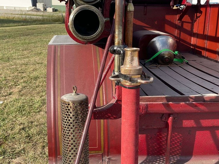 1917-american-la-france-firetruck-image-28