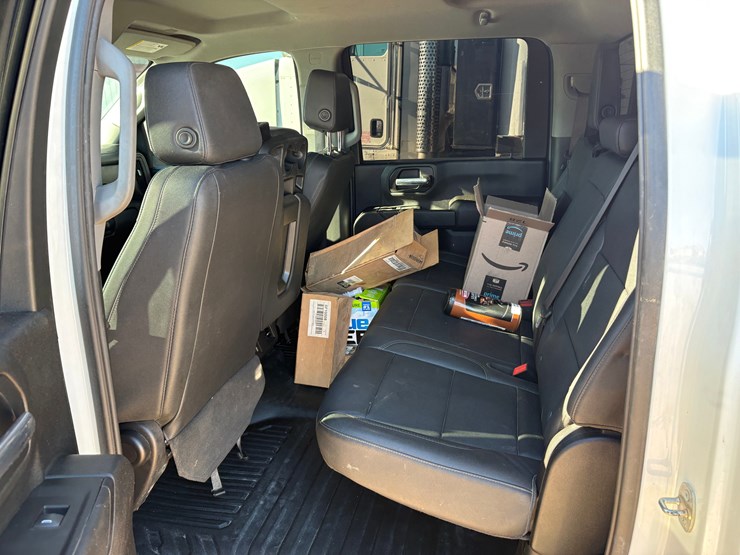 2024-chevrolet-silverado-3500hd-image-12