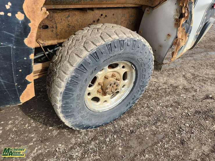 2010-gmc-sierra-2500hd-image-32