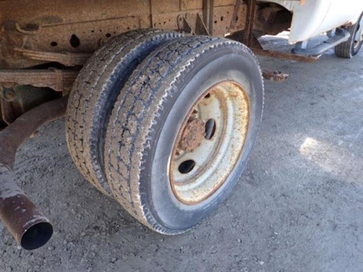 2003-ford-f550-xl-image-39