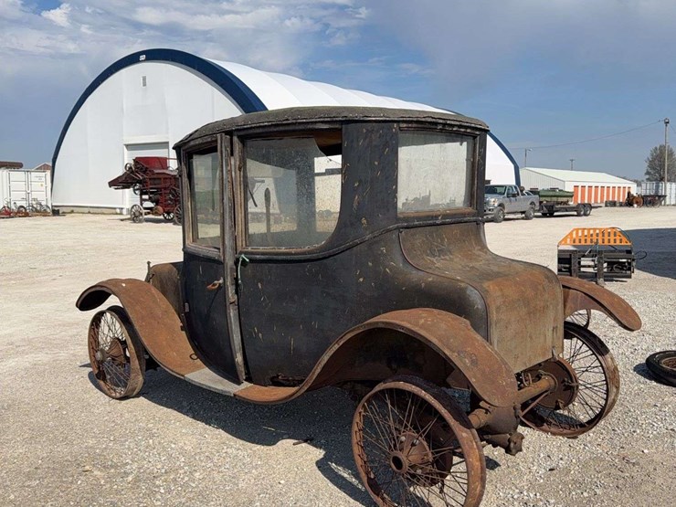 1916-milburn-electric-car-image-7
