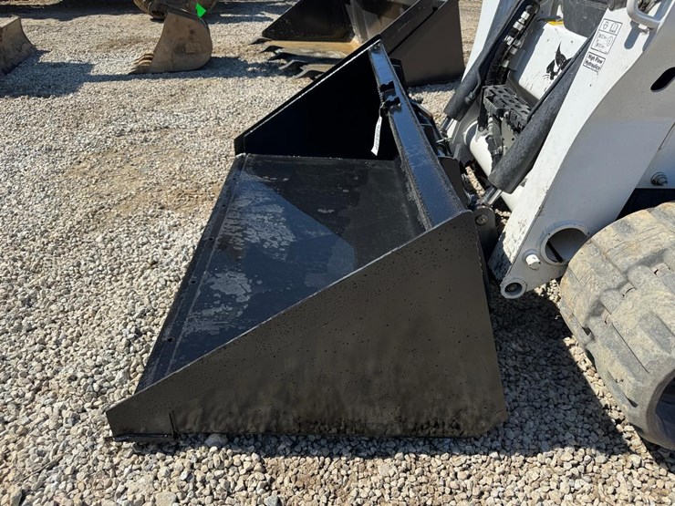 wildcat-74"-skid-steer-high-capacity-bucket-image-5