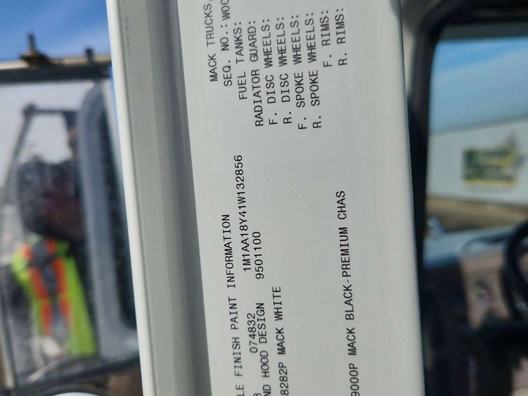 2001-mack-ch613-image-10