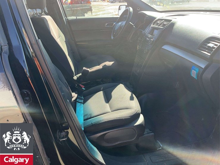 2018-ford-explorer-image-21