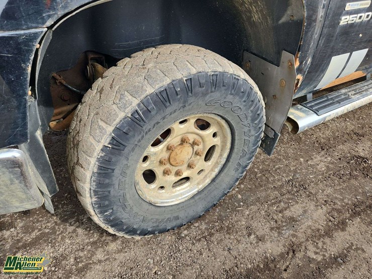 2010-gmc-sierra-2500hd-image-31