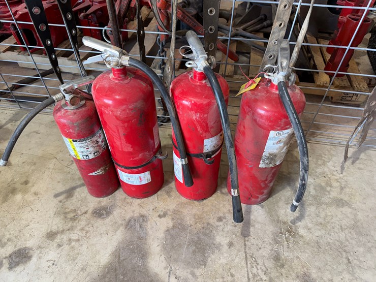 lot-w/-(10)-saftey-harnesses,-(4)-fire-extinguishers-image-2