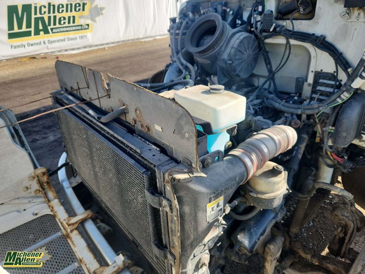 2011-peterbilt-337-image-25