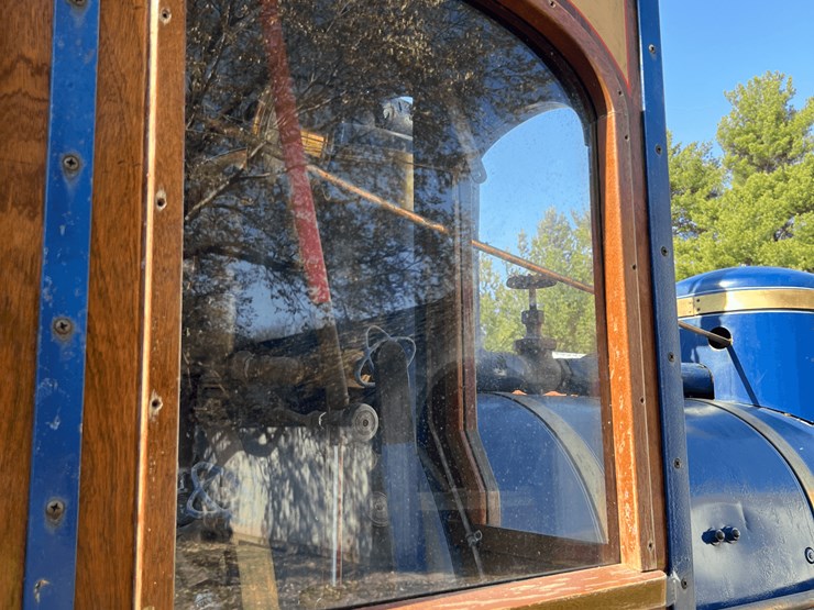 frick-steam-locomotive-with-track-image-104