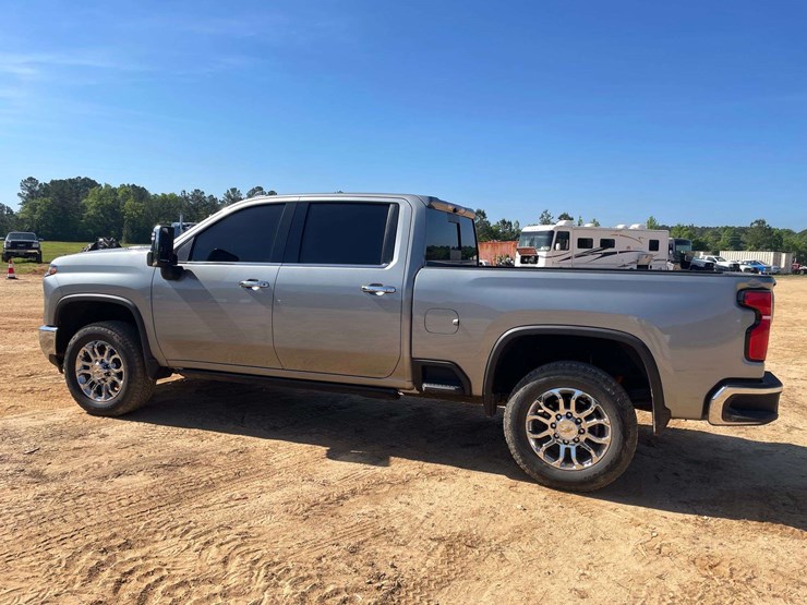 2024-chevrolet-silverado-2500-image-3