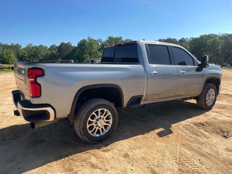 2024-chevrolet-silverado-2500-image-30