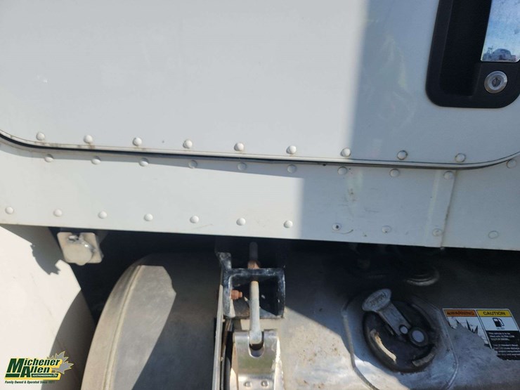 2011-peterbilt-337-image-40