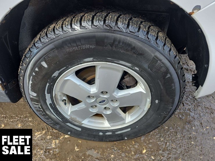 2011-ford-escape-image-13