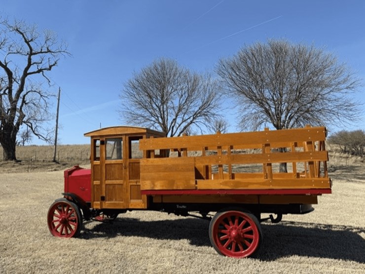 1920-traffic-truck-image-8