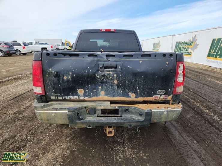 2010-gmc-sierra-2500hd-image-4