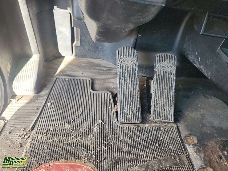 2011-peterbilt-337-image-15